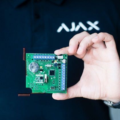 Ajax ocBridge Plus - модуль интеграции датчиков Ajax в проводные и гибридные системы безопасности