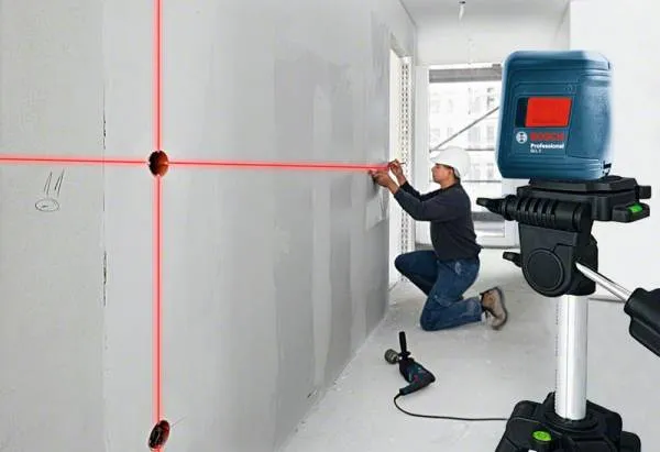 Лазерный уровень BOSCH GLL 2 с держателем MM2