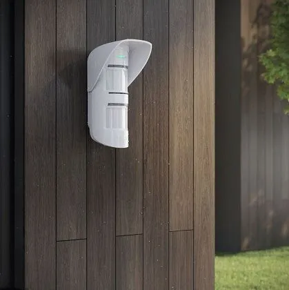 Ajax MotionProtect Outdoor - беспроводной уличный датчик движения с защитой от маскирования и иммунитетом к животным
