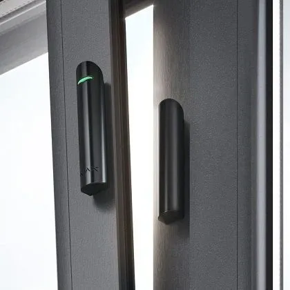 Ajax DoorProtect Plus - беспроводной датчик открытия, удара и наклона